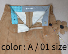 Load image into Gallery viewer, Deep tuck wide pants / corduroy / Brown
