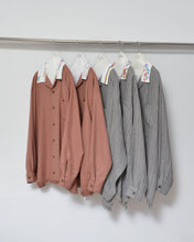 Load image into Gallery viewer, Tablecloth collar fringe shirt / linen herringbone_B

