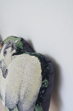 画像をギャラリービューアに読み込む, RUG CUSHION_ Horse
