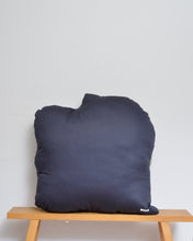 画像をギャラリービューアに読み込む, RUG CUSHION_ Horse
