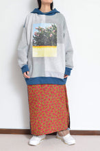 Load image into Gallery viewer, your right things in 代官山 蔦屋書店 出品中〜11/3まで:TWO-TONE HOODIE_GREEN/YELLOW print/01 size
