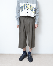 Load image into Gallery viewer, [27SS 予約アイテム] Herringbone Wide Tuck Shorts
