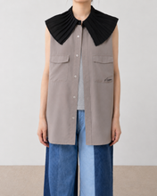 画像をギャラリービューアに読み込む, PLEATED COLLAR SLEEVELESS SHIRT_B
